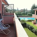 Beautiful Apartment With Garden And Fireplace