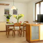 Beautiful Apartment With Garden And Fireplace