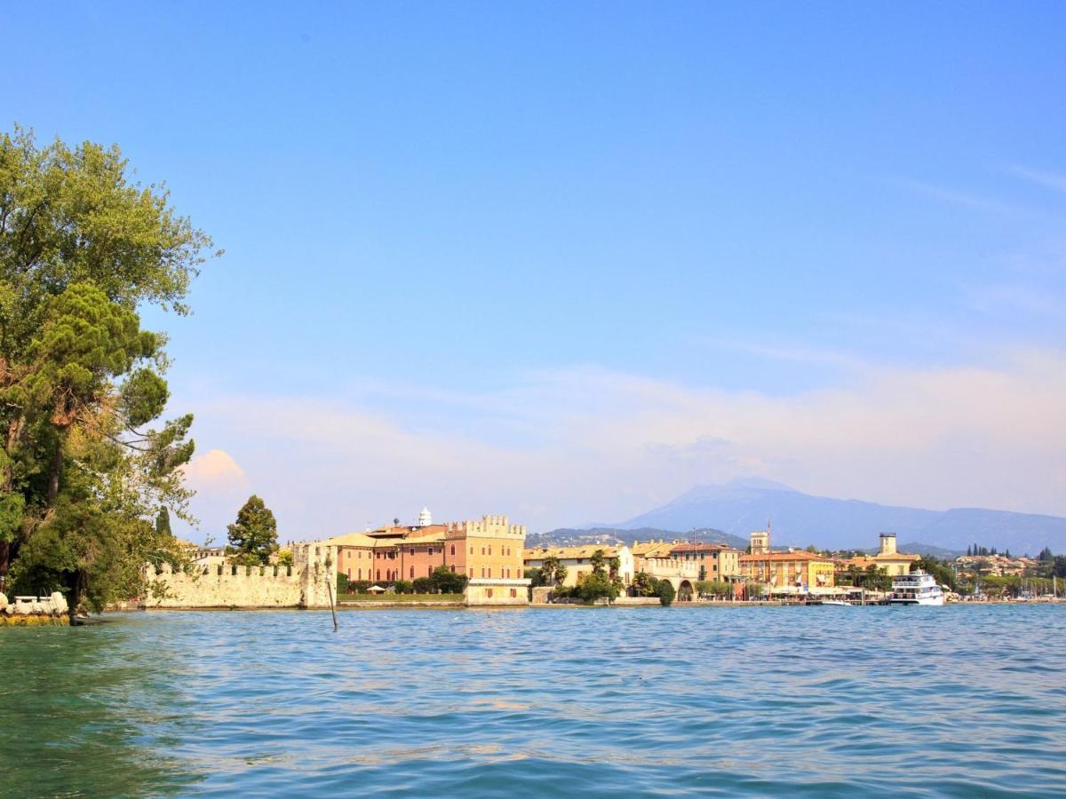 Beautiful With Garden And Fireplace Lazise